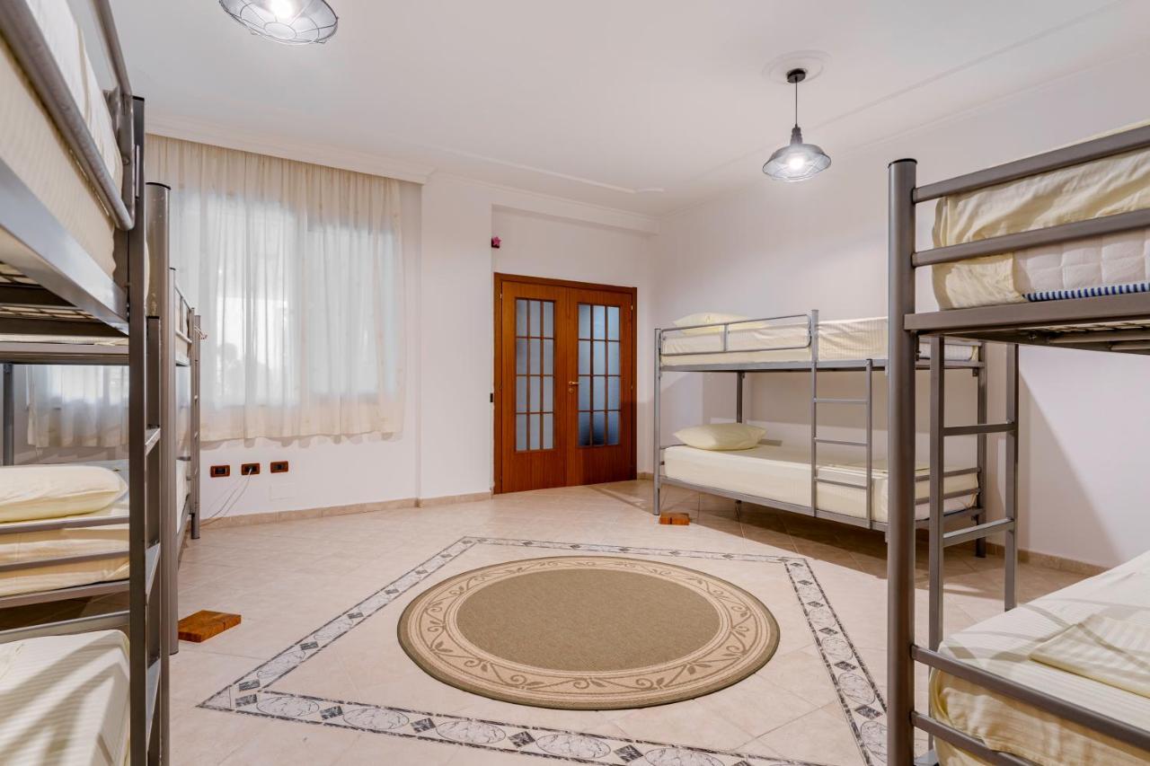 Hostel Nena Semi Tirana Kültér fotó